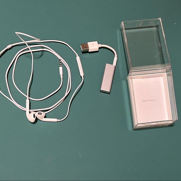 Apple IPod shuffle. 4GB never been used. - Picture 5 of 5